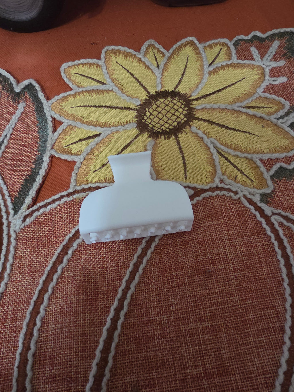 plain white har claw clips